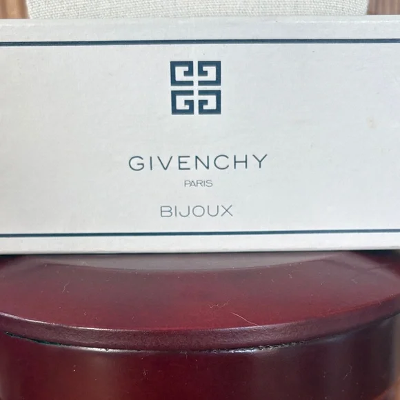 Givenchy Paris Bijoux G logo chain link necklace Silver Tone 30" - Picture 2 of 13